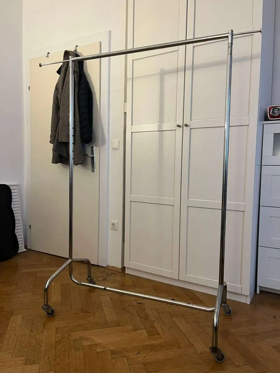 Kleiderstange Silber, € 8,- (1160 Wien)