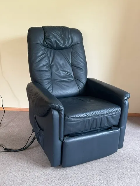 Elektrischer Fernsehsessel / Relaxsessel mit Aufstehhilfe, € 190,- (3525 Sallingberg)