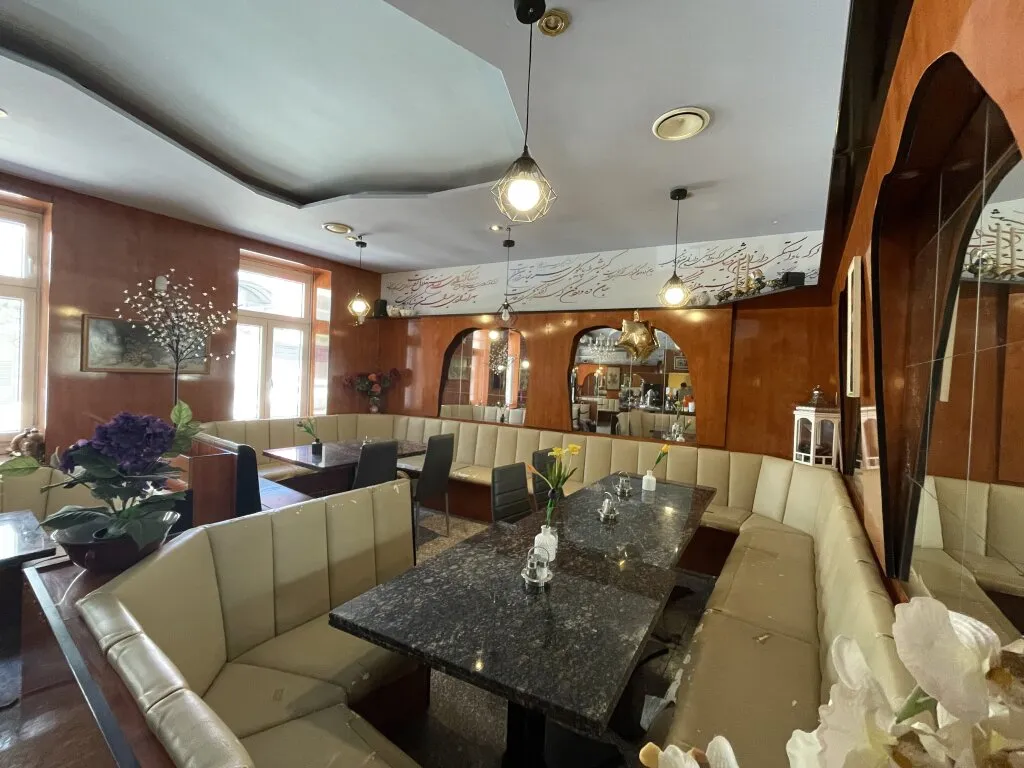 DIREKT AN DER U3: Etabliertes Restaurant mit flexiblen Übernahmekonditionen - Ansicht 3