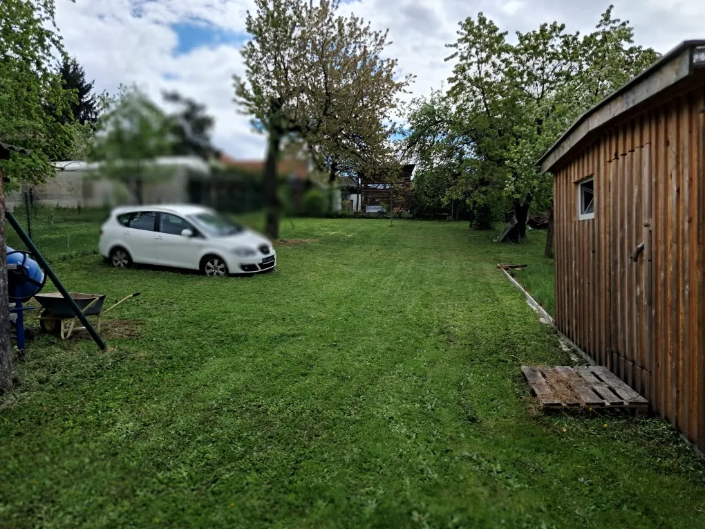 Ausbaufähiges Einfamilienhaus in zentraler Lage mit großem Garten vorerst PROVISIONSFREI! - Ansicht 3