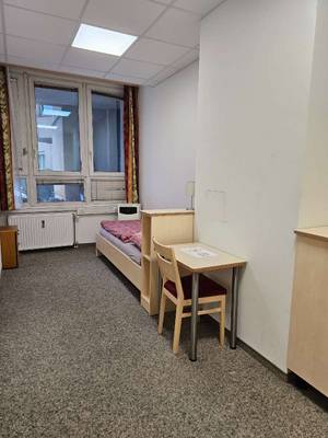Gleich bei U6 und S-Bahn! WG-Zimmer für Notfälle inkl Strom/ Heizung!