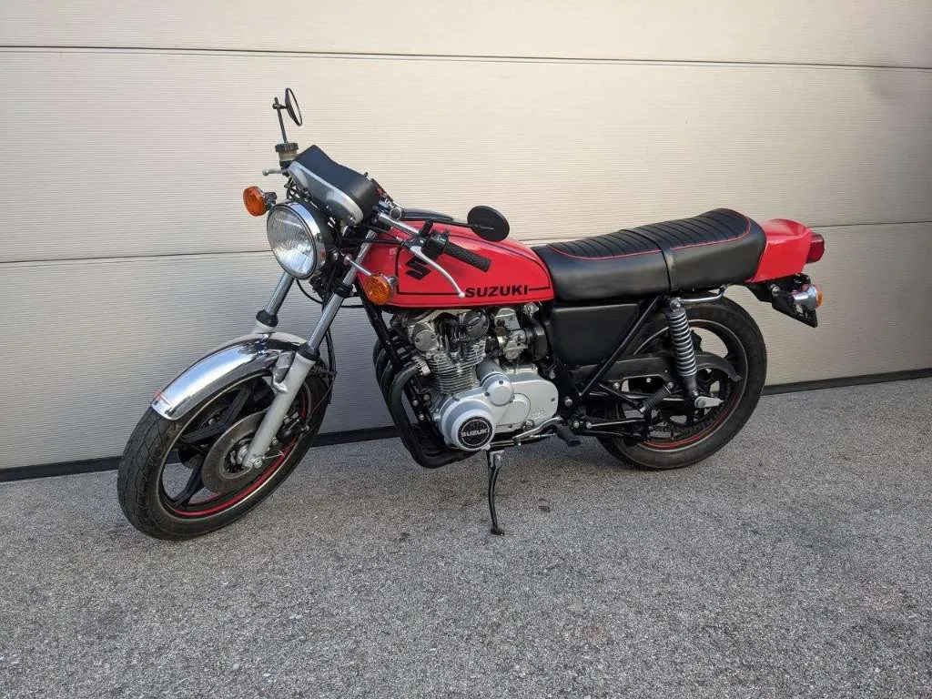 Suzuki GS
