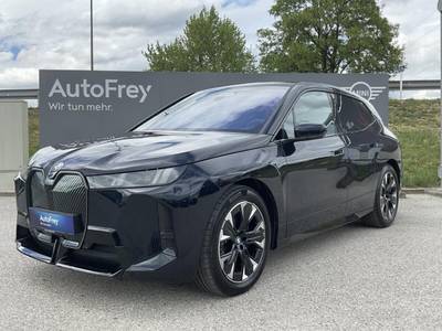 BMW iX xDrive45 101kWh
