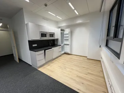 Gewerbeimmobilie mieten in Graz – 572 m², € 13