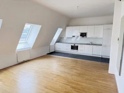 Unbefristete 3-Zimmer-Dachgeschosswohnung nahe Naschmarkt mit großer Dachterrasse & Fernblick