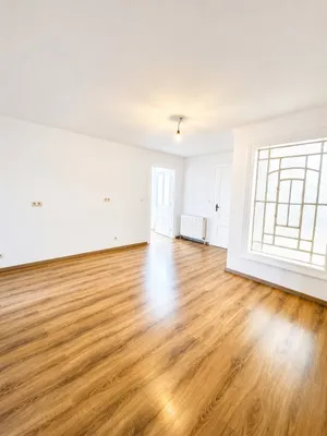 Stilvolle Dachgeschosswohnung mit Gartenmitbenutzung – Bild 3