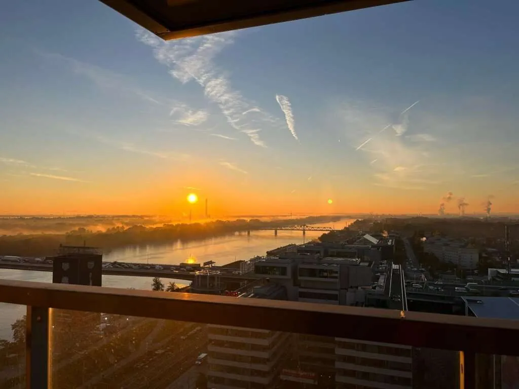 Luxus trifft Skyline - Wohnen auf höchstem Niveau 16. Etage im Marina Tower - Ansicht 3