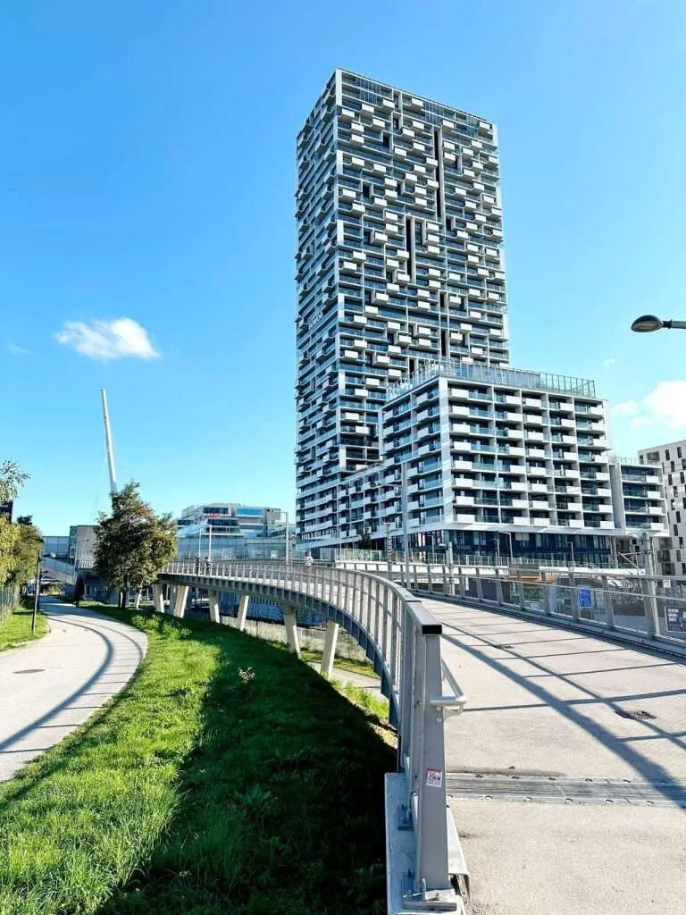 Luxus trifft Skyline - Wohnen auf höchstem Niveau 16. Etage im Marina Tower - Ansicht 2