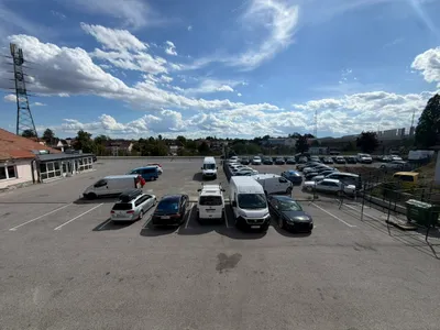 2-Zimmer-Gewerbeimmobilie mieten in Baden – 1 100 m², € 2.700