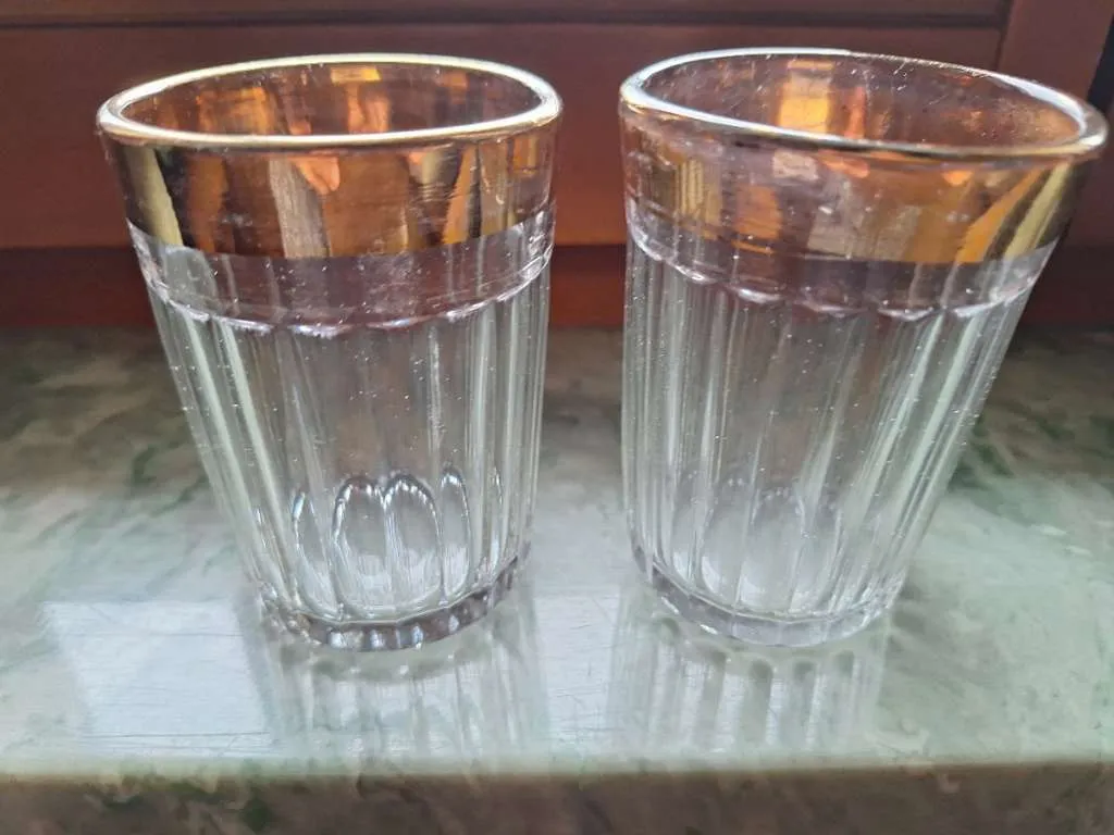 Gläser mit Goldrand alt, € 6,- (4644 Dorf)