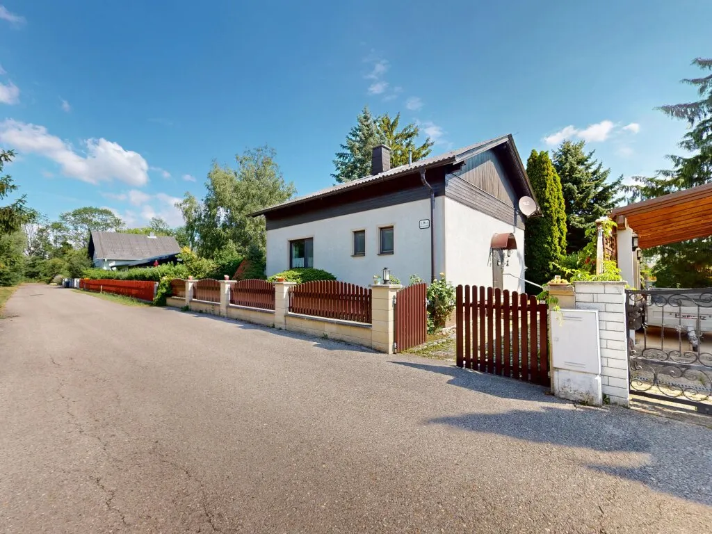 Ein Sommer wie damals: Wunderschönes Grundstück am Badesee mit renovierungsbedürftigem Sommerhaus! Eigengrund! - Ansicht 2