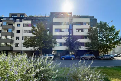 Hofseitig, Hell und Ruhig - Neubauwohnung mit Balkon Nähe Uno City – Bild 2