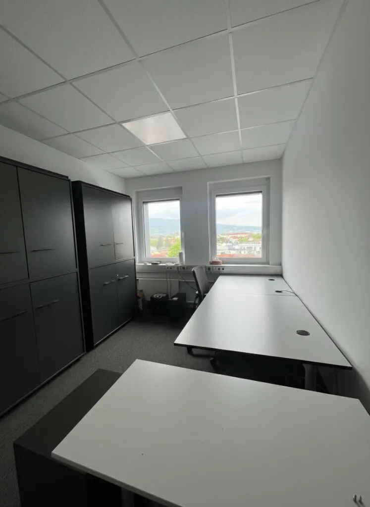 Gewerbepark Traiskirchen! 155 m² Büro mit Weitblick! Ab sofort unter EUR 10/m² inkl. allg BK! - Ansicht 3