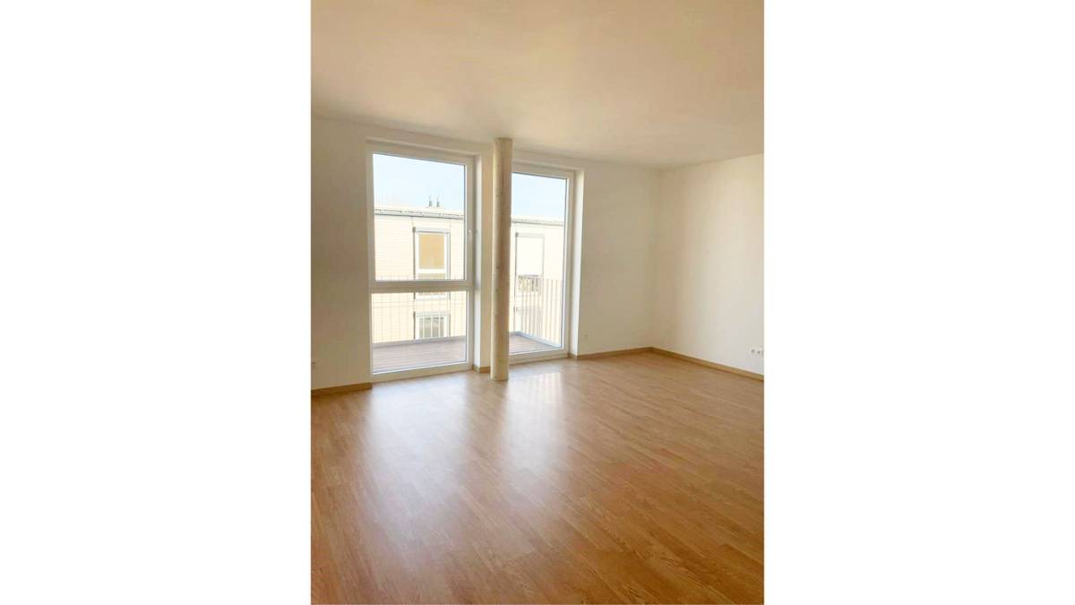 Lichtdurchflutete 2-Zimmer-Wohnung mit Balkon und eigenem Stellplatz – pohled 3