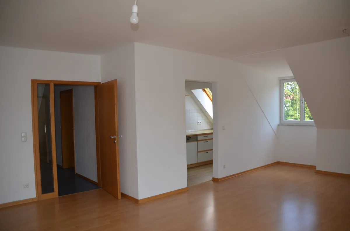 Schöne 2 Zimmer DG Wohnung, Freilassing, in S-Bahn Nähe, TG, VB gemindert