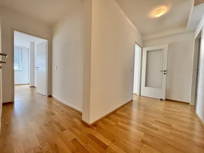 SEHR CHARMANTE 3-ZIMMER WOHNUNG MIT BALKON - GARAGE OPTIONAL – Bild 3