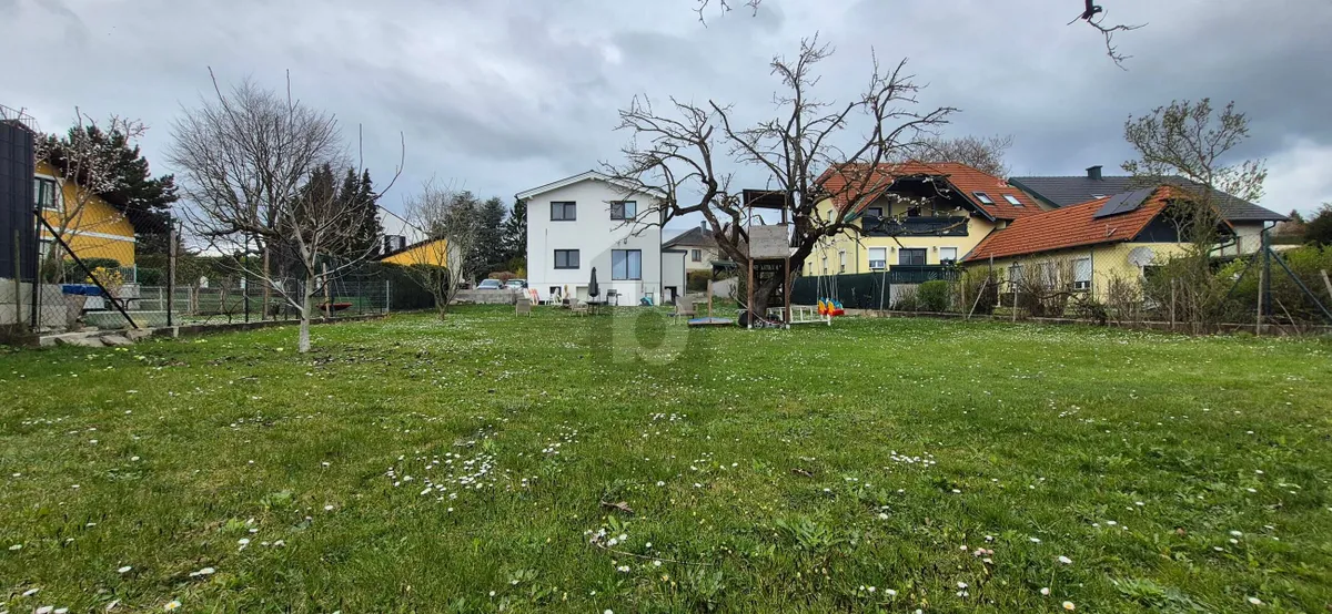 STILVOLLES WOHNEN MIT GROßEM TRAUMGARTEN IN RUHIGER LAGE VON HERZOGENBURG - Ansicht 2