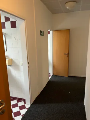 6-Zimmer-Gewerbeimmobilie mieten in Wels – 162 m², € 1.830 – Bild 12 von 14