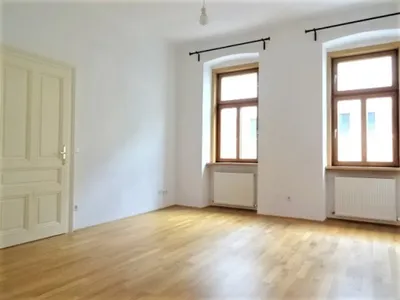 Schöne 2-Zimmerwohnung (je 19m²), ab 1.Okt,2 Min zur U3, getrennt begehbar, Küche mit Essgelegenheit