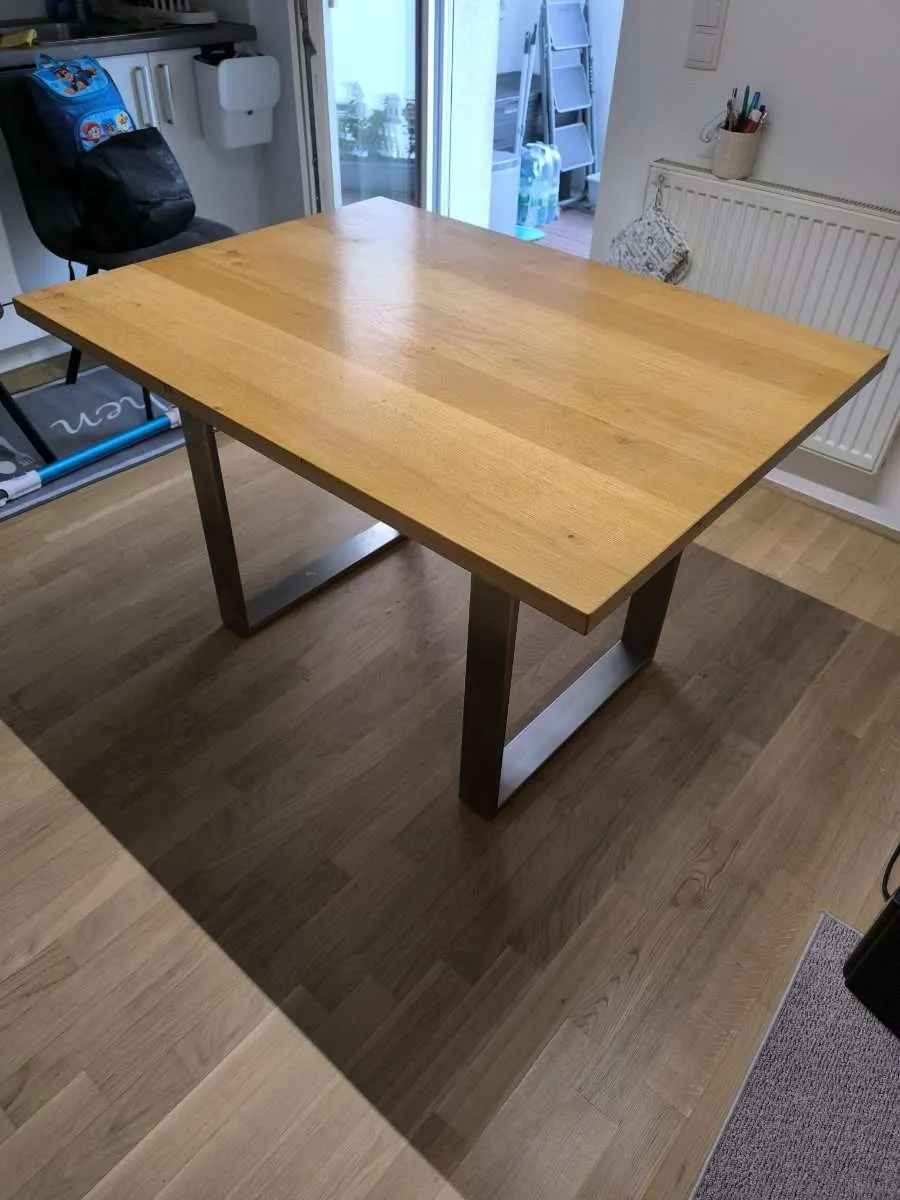 wohnzimmertisch holz mit glas Couchtisch aus Altholz Edelstahl und Filjr Teppich Läufer Flur