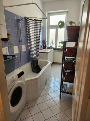 Sonnige, nette 2-Zimmer Wohnung mit Balkon – Bild 2