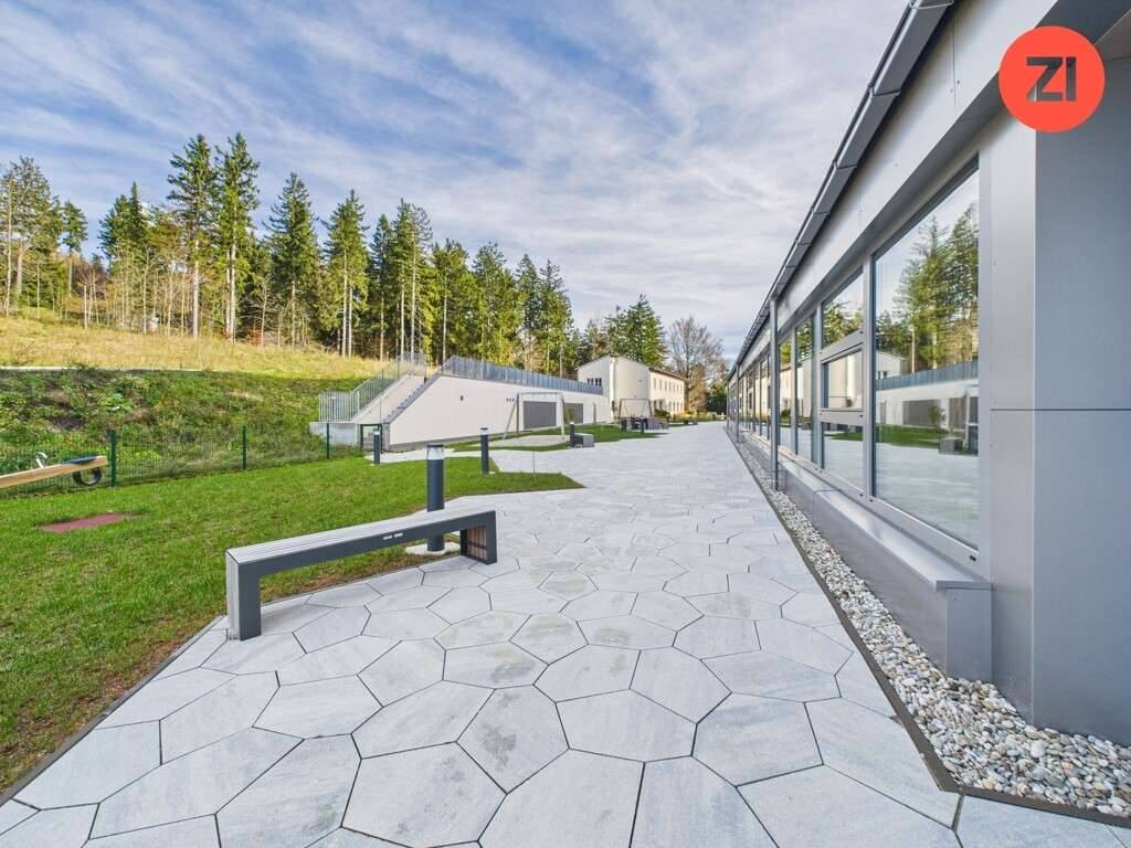 *Über der Nebelgrenze* Gewerbefläche mit viel Gestaltungsfreiheit mit Blick ins Grüne - Vista 2
