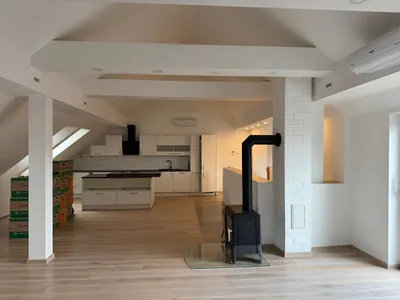 6-Zimmer-Wohnung mieten in Krems Land – 289 m², € 3.200