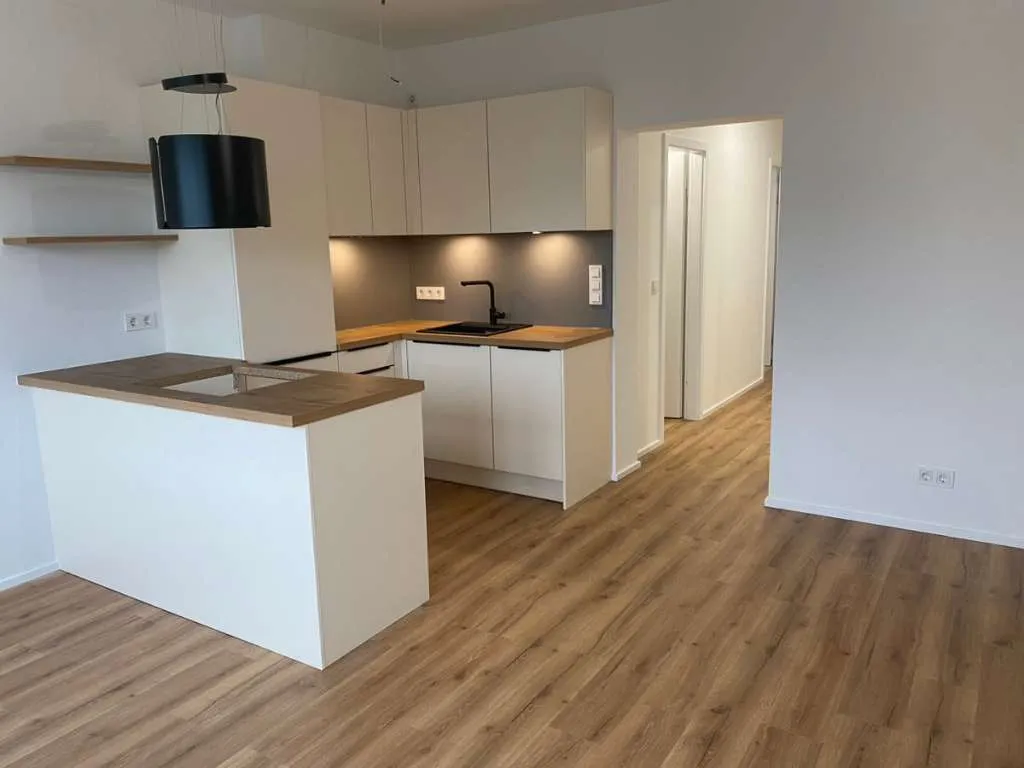 3-кімнатна мансардівка з балконом, 58 м², Гіцінг, Гітцинг