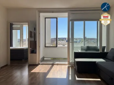 Neuwertige 2-Zimmer Wohnung mit 2 Loggien und Auto-Stellplatz