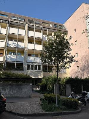 Schöne, geräumige Garçonnière mit sonniger Loggia in guter Lage – Bild 2
