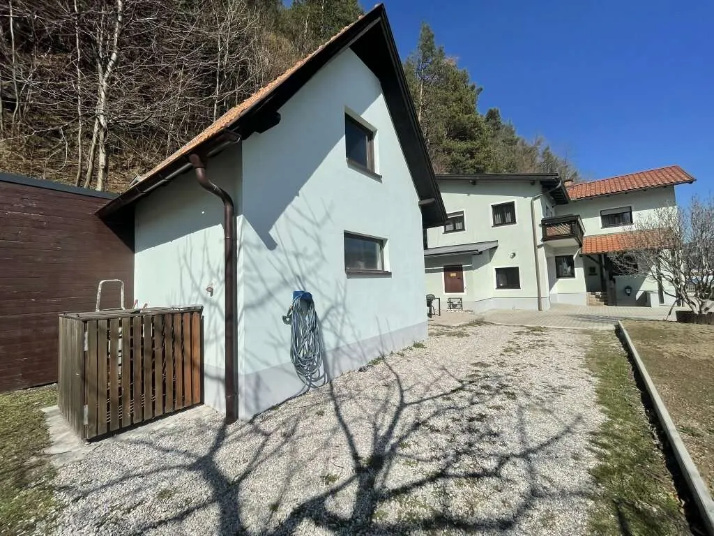Traumhaftes Einfamilienhaus in Grimmenstein - vollrenoviert, Balkon, Garage & extra Werkstatt! - Ansicht 2