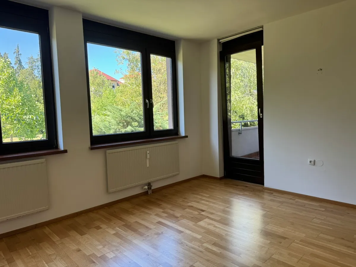 Zentrale, ruhige Mietwohnung in Enns mit Loggia & Küche samt Gartenbenützung - Widok 2