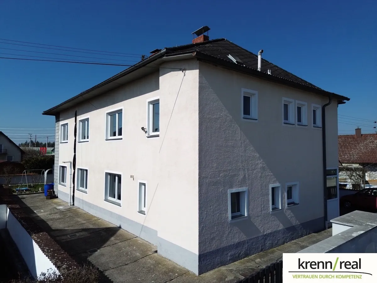 Für Großfamilien oder Anleger: Mehrfamilienhaus mit 3 Wohneinheiten in zentraler Lage! - Widok 2