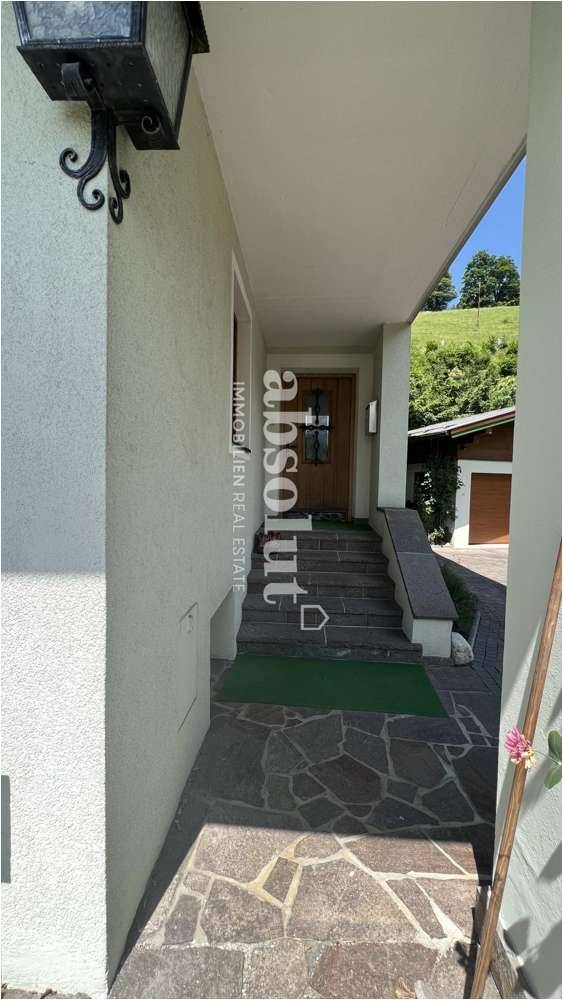 Besondere Immobilie auf der Sonnenseite von Zell am See! 1.308 m² Grund mit Altbestand am Taleingang - Ansicht 2