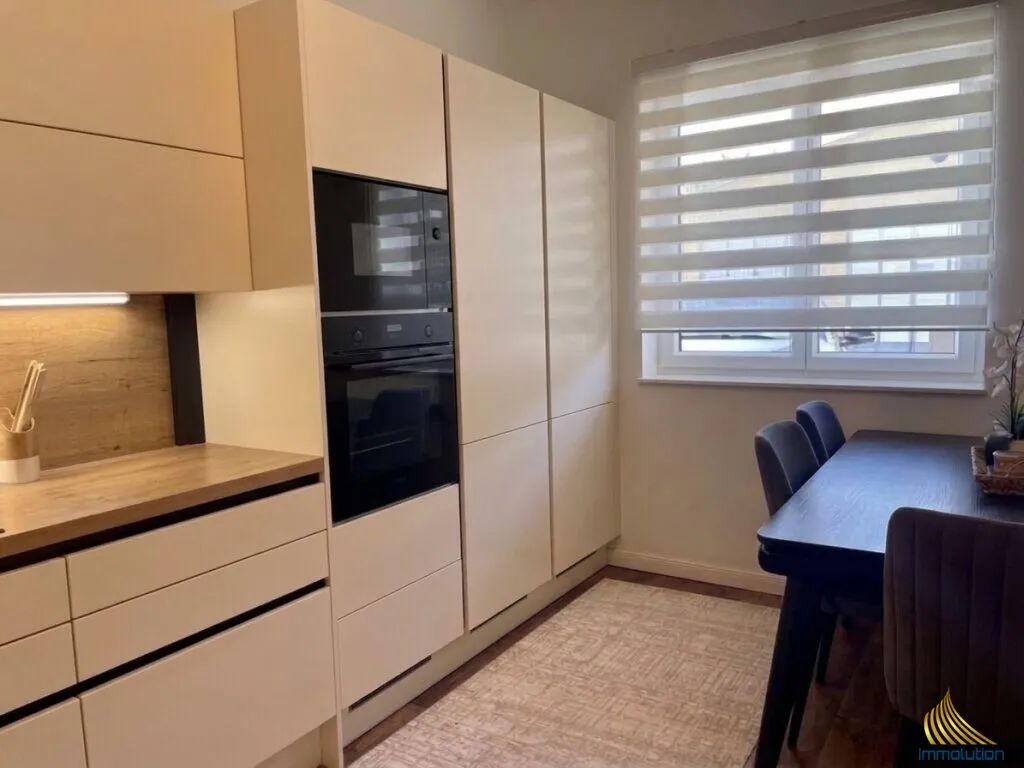 Modernes Einfamilienhaus mit durchdachter Raumaufteilung und hellen Räumen - Widok 2