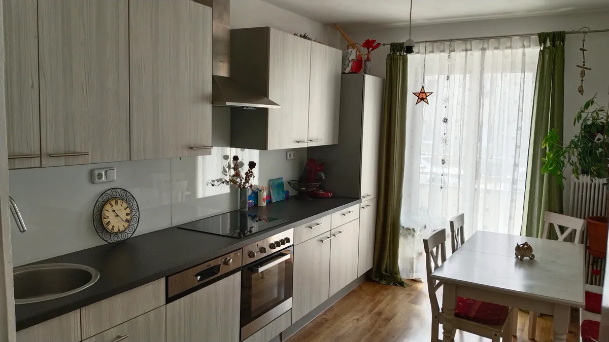 Kühle, helle 52m² Wohnung zu vermieten, mit Balkon - Ansicht 2