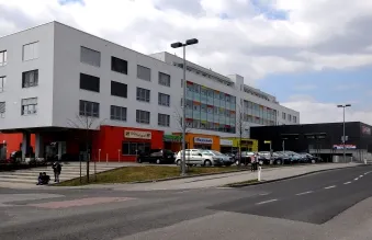 2-Zimmer-Gewerbeimmobilie mieten in Linz Land – 98 393 m², € 1.738