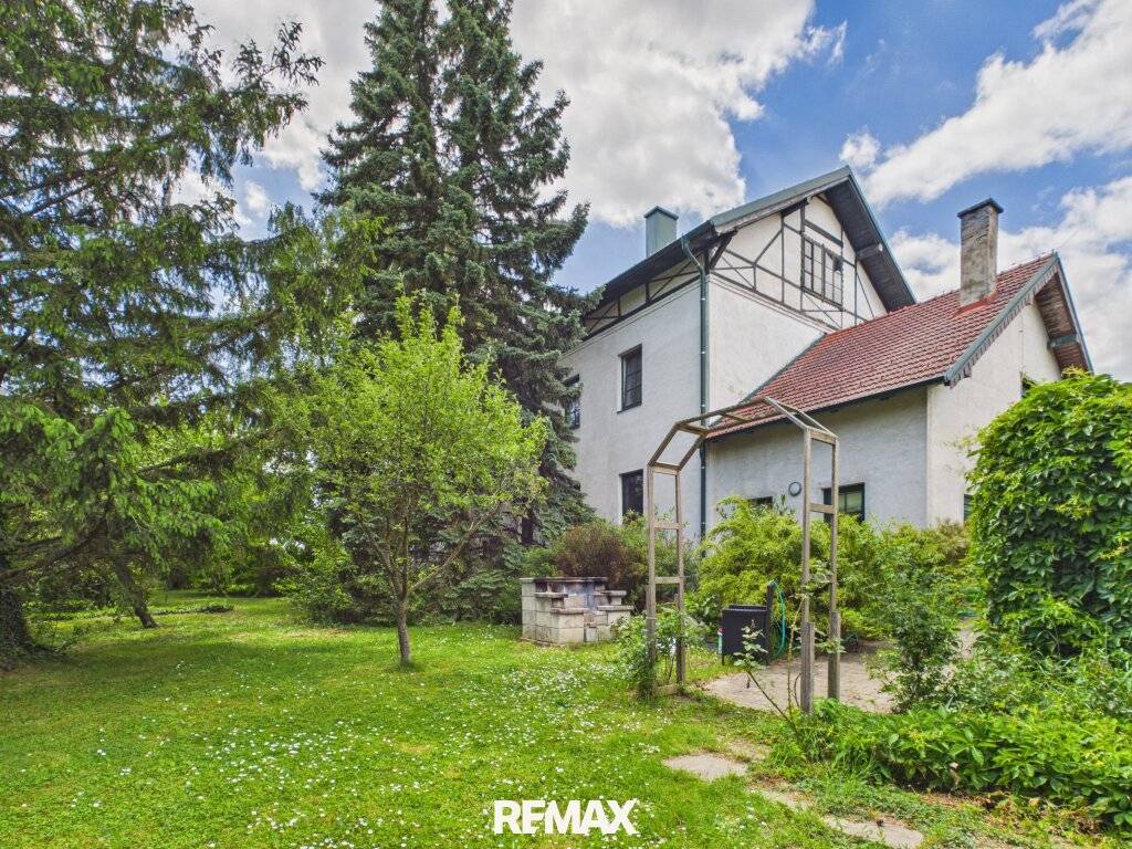 Mehrfamilienhaus mit großem Grundstück und Ausbaupotenzial – pohled 2
