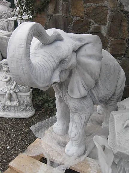 FABRIQ Skulptur 'gefallener Engel Mit Erdkugel' – Aus Steinguss, Frostbeständig, Für Garten & Terrasse