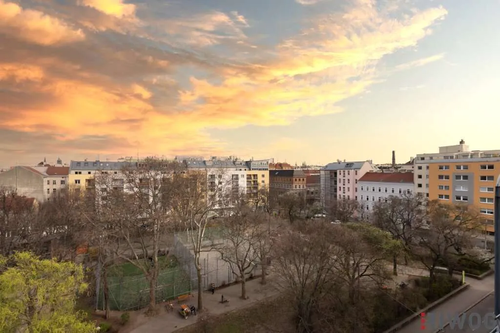 LOFT STYLE + PARK VIEW // ERSTBEZUG // DACHGESCHOSSWOHNUNG MIT 33,50m² TERRASSE + MODERNE MARKENKÜCHE MIT GERÄTEN // ERLACHPARK - Ansicht 2