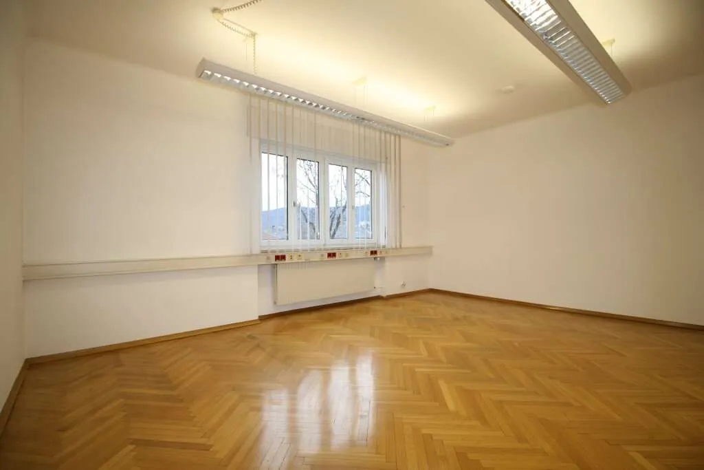 Kärnten / Villach: Stadtvilla in Villach-Lind mit großem Grundstück - Widok 3
