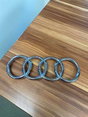 Original Audi Ringe Schwarz vorne (Emblem für den Kühlergrill) ab  Modelljahr '21