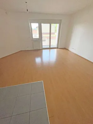 2-Zimmer-Wohnung mieten in Neunkirchen – 62,36 m², € 877 – Bild 2 von 10