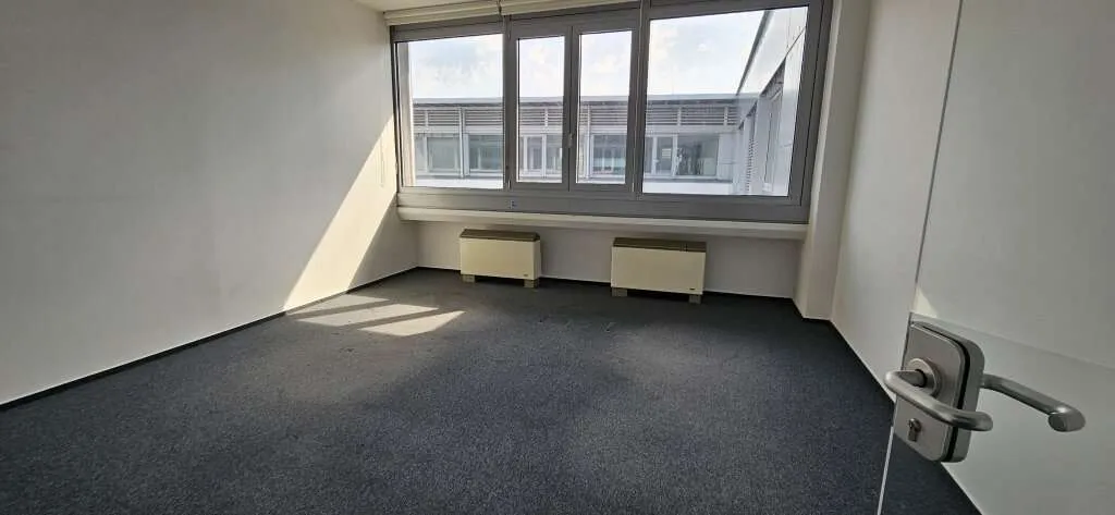 697m² Bürofläche im Concorde Business Park | 18 Büroräume + Besprechungsraum (COF13+14) - Ansicht 3
