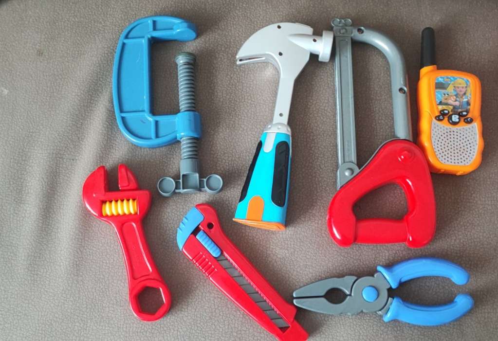 (verkauft) Plastik Werkzeug für Kinder zum Spielen