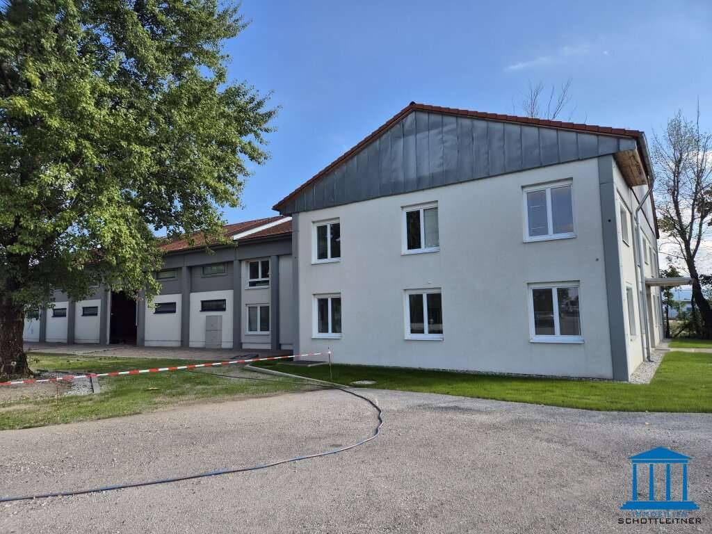 TEILANMIETUNG möglich - ideale Schulungsflächen - Bürotrakt mit Parkplatz-Option(en) / Büro EG & OG - Ansicht 2