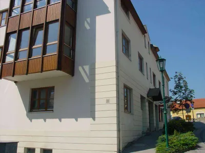 3-Zimmer-Wohnung mieten in Neunkirchen – 72 m², € 628 – Bild 2 von 2