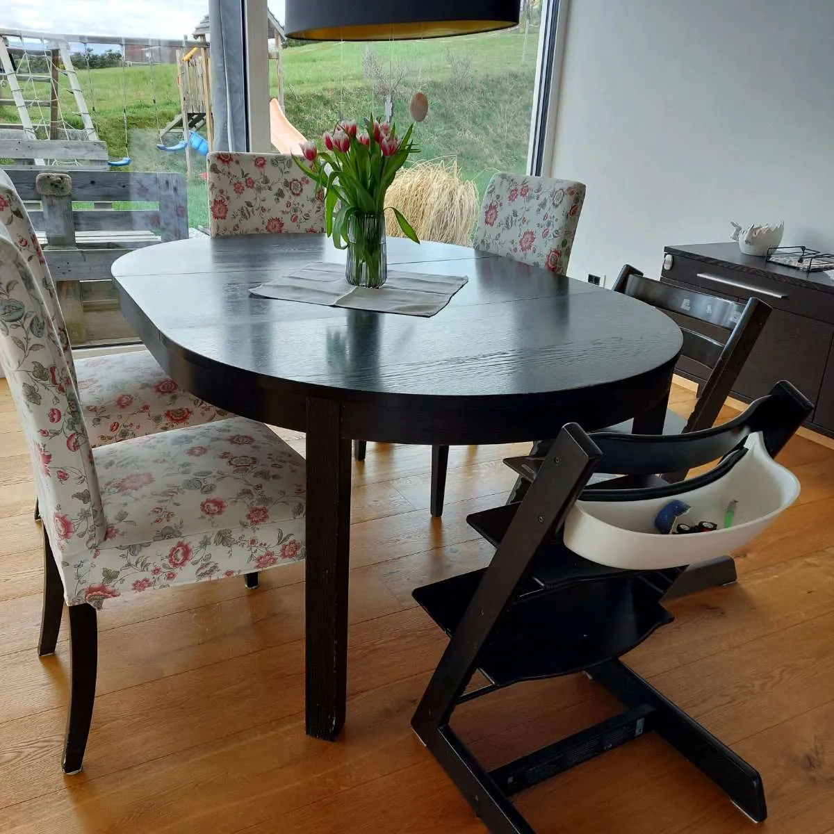 runder/ ovaler Esstisch Ikea Bjursta (OHNE Sessel); ausziehbar; 4-6 Pers; braunschwarz, € 0,- (8151 Sankt Bartholomä)