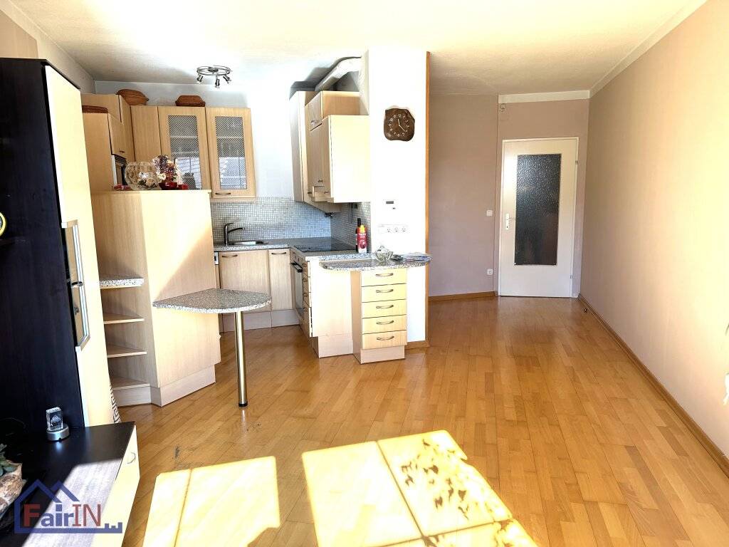Traumhafte, vollsanierte 3-Zimmer-Wohnung.Nahe dem Zentrum mit Garage in Wiener Neustadt! - Ansicht 3