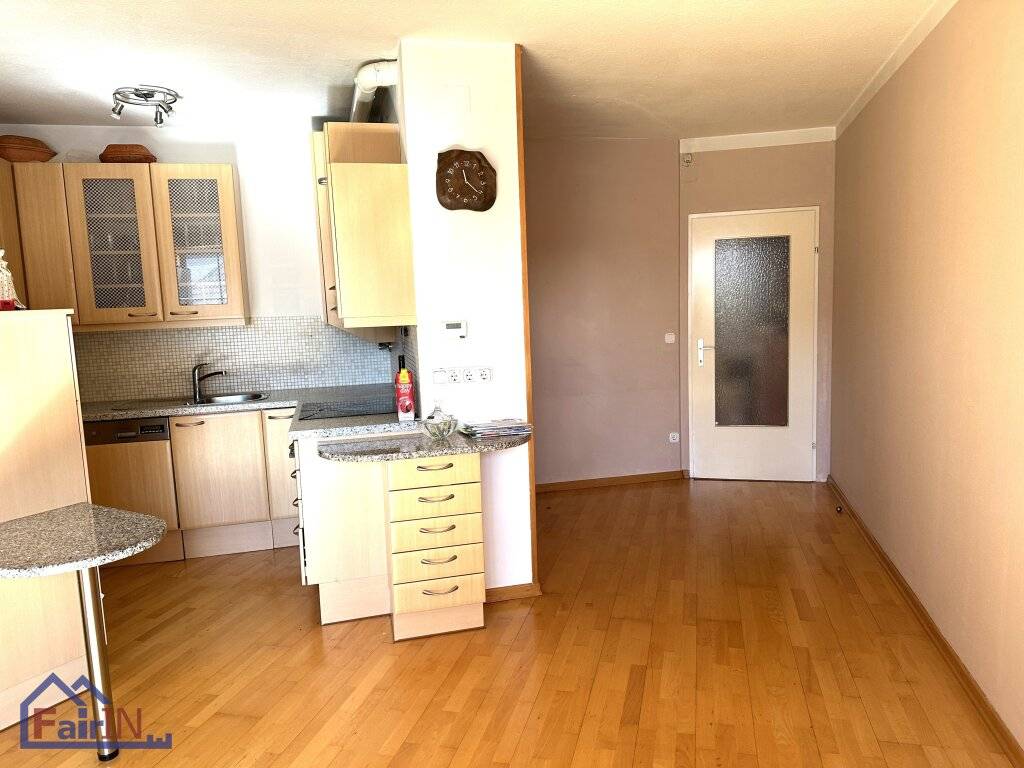 Traumhafte, vollsanierte 3-Zimmer-Wohnung.Nahe dem Zentrum mit Garage in Wiener Neustadt! - Ansicht 2